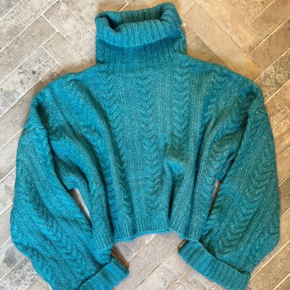 Women’s Vici Cropped Turtleneck Sweater Green Large - Picture 1 of 5
